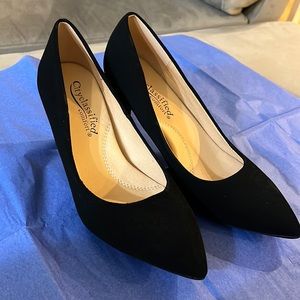 Black low heel pumps